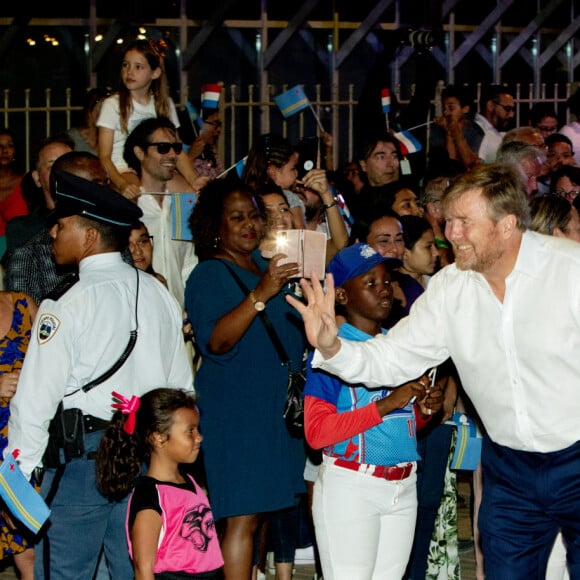 Le roi Willem Alexander des Pays-Bas, la reine Maxima et la princesse Catharina-Amalia des Pays-Bas assistent au festival Bon Bini à Aruba le 31 janvier 2023. 