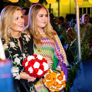 Le roi Willem Alexander des Pays-Bas, la reine Maxima et la princesse Catharina-Amalia des Pays-Bas assistent au festival Bon Bini à Aruba. 