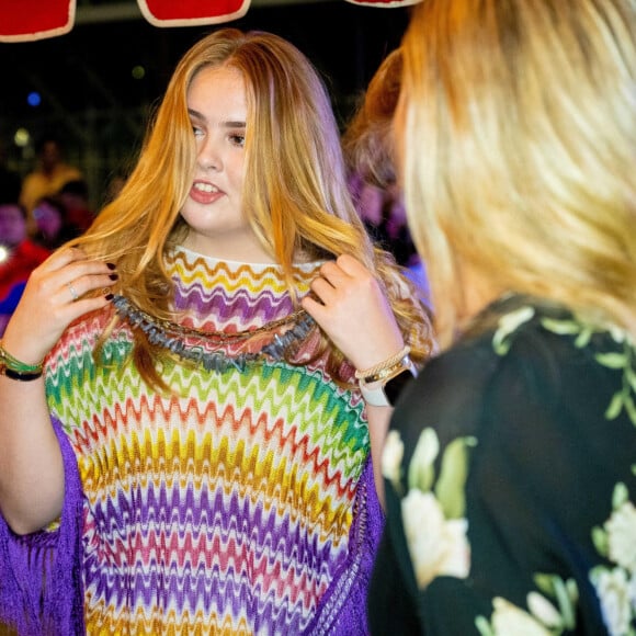 Le roi Willem Alexander des Pays-Bas, la reine Maxima et la princesse Catharina-Amalia des Pays-Bas assistent au festival Bon Bini à Aruba le 31 janvier 2023. 