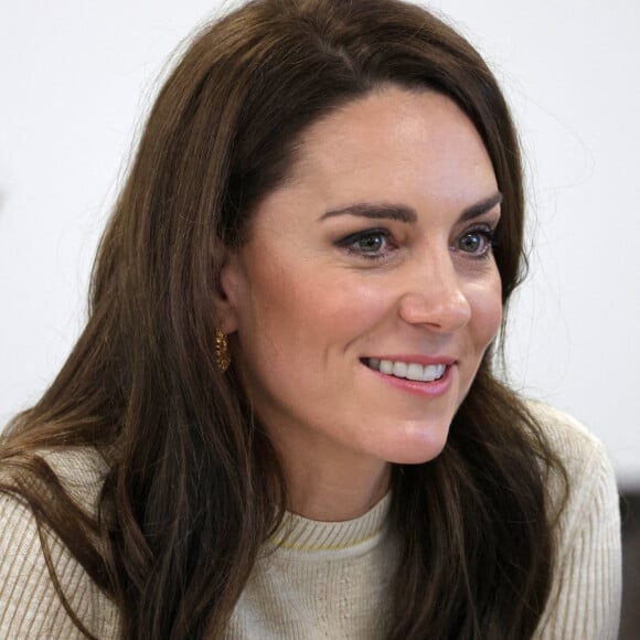 Catherine (Kate) Middleton, princesse de Galles, rencontre les étudiants du programme d'études sur l'enfance qui se concentre sur une approche large du développement de la petite enfance, lors de sa visite à la ville pour le lancement de la campagne Shaping Us pour sensibiliser à l'importance unique de la petite enfance, à l'Université de Leeds, West Yorkshire, Royaume-Uni, le 31 janvier 2023. 