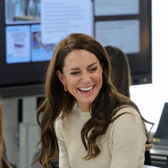 Catherine (Kate) Middleton, princesse de Galles, rencontre les étudiants du programme d'études sur l'enfance qui se concentre sur une approche large du développement de la petite enfance, lors de sa visite à la ville pour le lancement de la campagne Shaping Us pour sensibiliser à l'importance unique de la petite enfance, à l'Université de Leeds, West Yorkshire, Royaume-Uni, le 31 janvier 2023. 