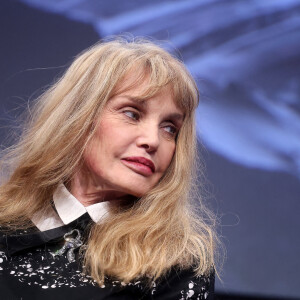 Arielle Dombasle lors de la cérémonie d'ouverture du 26ème festival international du film de comédie de l'Alpe d'Huez le 16 janvier 2023. © Dominique Jacovides / Bestimage 