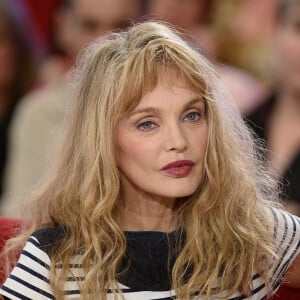 Arielle Dombasle - Enregistrement de l'émission "Vivement Dimanche" à Paris le 20 mai 2015 et qui sera diffusée le 14 juin 2015. Invité principal Julien Doré