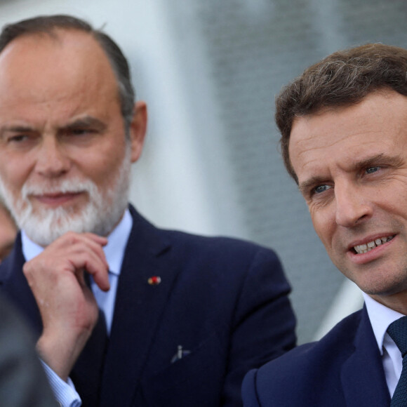 Le président de la République française et candidat du parti centriste La République en marche (LREM) à la réélection, Emmanuel Macron et Edouard Philippe ont visité les installations de HAROPA PORT sur le port du Havre, France. Le 14 avril 2022. © Dominique Jacovides