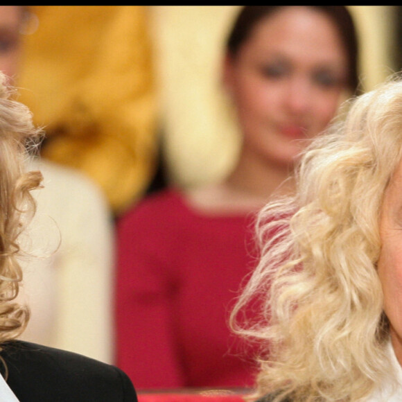 Brigitte Fossey et sa fille Marie Adam sur le plateau de l'émission Vivement dimanche en 2005