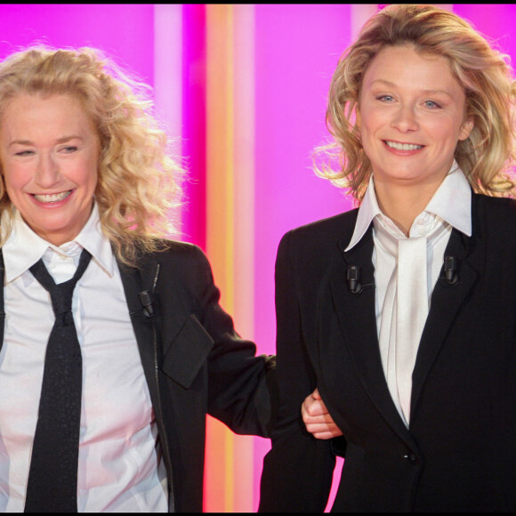 Brigitte Fossey et sa fille Marie Adam sur le plateau de l'émission Vivement dimanche en 2005