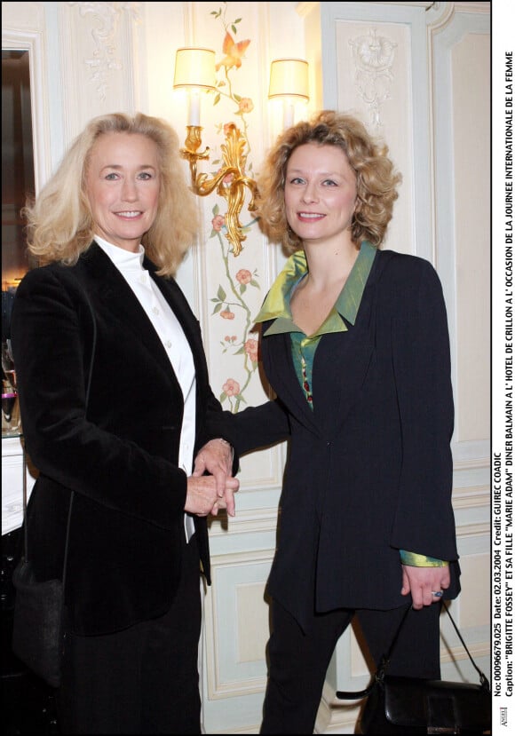 Brigitte Fossey et sa fille Marie Adam lors du dîner Balmain en 2004