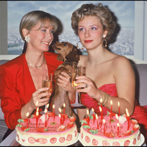 Brigitte Fossey et sa fille Marie Adam lors de l'anniversaire de la jeune femme qui fête ses 20 ans en 1988