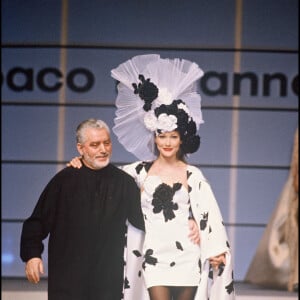 Paco Rabanne et Carla Bruni en 1994