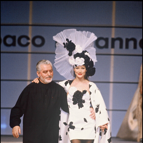 Paco Rabanne et Carla Bruni en 1994