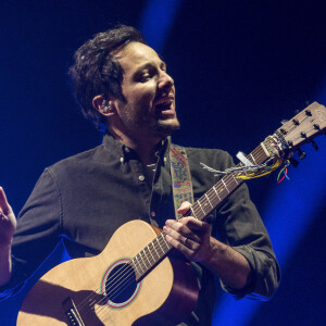 Le chanteur Vianney sur la scène du festival du Printemps de Pérouges à la Plaine de l'Ain à Saint-Vulbas (01), France le 01/07/2022. © Sandrine Thesillat / Panoramic / Bestimage