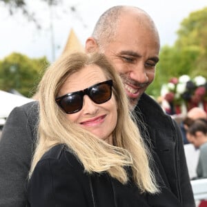 Valérie Trierweiler lovée auprès de son compagnon Romain Magellan - Qatar Prix de l'Arc de Triomphe à l'hippodrome Paris Longchamp.