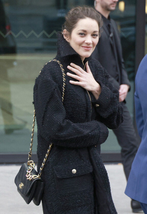 Marion Cotillard - Sorties du défilé de mode Haute-Couture "Chanel" au Grand Palais Ephémère lors de la fashion week de Paris. Le 24 janvier 2023 © Christophe Aubert via Bestimage