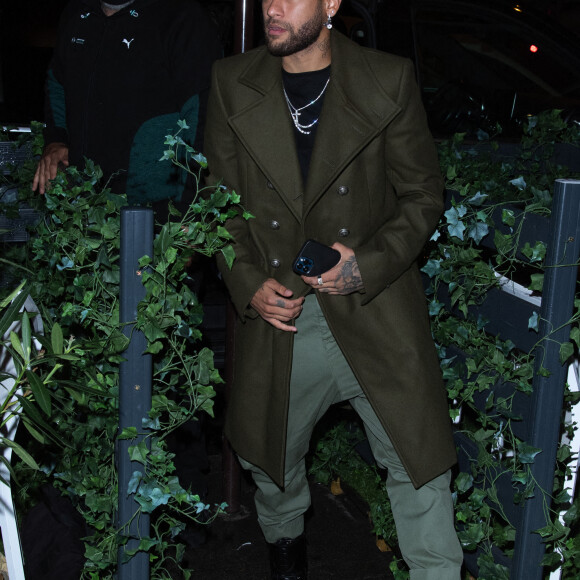 Exclusif - Neymar Jr. arrive à l'anniversaire de C.Bruna (27 ans) au restaurant Giusé Trattoria à Paris, France, le 1 octobre 2021. © Tiziano Da Silva-Pierre Perusseau/Bestimage