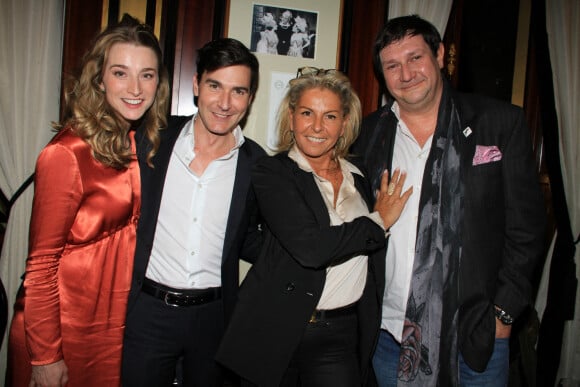 Aurore Morisse, Harold Hessel, Caroline Margeridon, Stéphane Vanhandenhoven - People à la soirée "Signature des écrivains" au Fouquet's à Paris. Le 24 novembre 2021 © Baldini / Bestimage