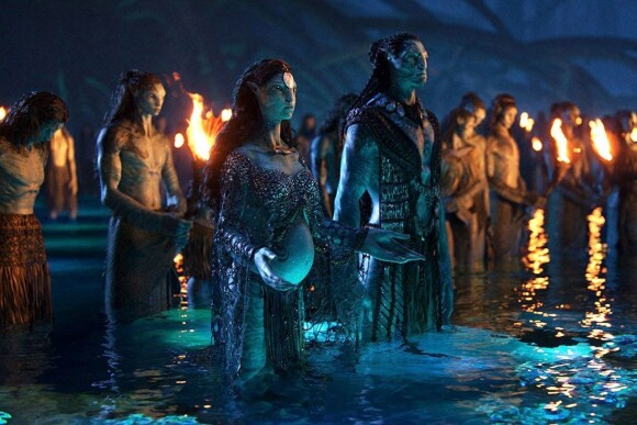 Avec Avatar: La Voie de l'eau (20th Century Studios) approchant de son seuil de rentabilité, le réalisateur James Cameron a confirmé que le film devrait recevoir une quatrième et une cinquième suite, en plus du troisième film déjà prévu. Avatar: La Voie de l'eau est également connu sous le nom d'Avatar 2. 
