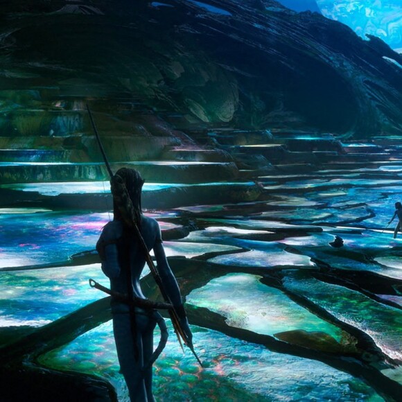 Avec Avatar: La Voie de l'eau (20th Century Studios) approchant de son seuil de rentabilité, le réalisateur James Cameron a confirmé que le film devrait recevoir une quatrième et une cinquième suite, en plus du troisième film déjà prévu. Avatar: La Voie de l'eau est également connu sous le nom d'Avatar 2. 