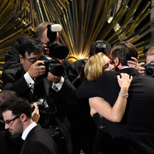 Kate Winslet embrasse Leonardo DiCaprio après la 88ème Cérémonie des Oscars, 28 février 2016. Photo by Robert Deutsch/USA Today Network/DDP USA/ABACAPRESS.COM