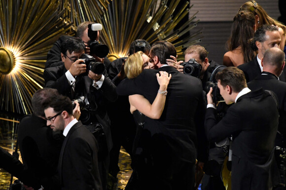 Kate Winslet embrasse Leonardo DiCaprio après la 88ème Cérémonie des Oscars, 28 février 2016. Photo by Robert Deutsch/USA Today Network/DDP USA/ABACAPRESS.COM