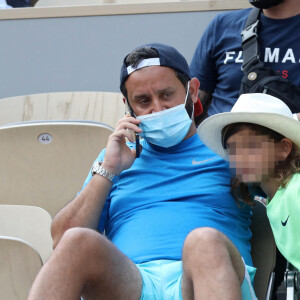 Cyril Hanouna et son fils Lino - People dans les tribunes des Internationaux de France de Tennis de Roland Garros à Paris. Le 9 juin 2021 © Dominique Jacovides / Bestimage