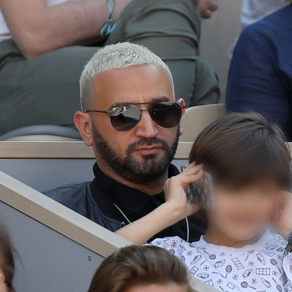 Cyril Hanouna et son fils Lino dans les tribunes lors des internationaux de tennis de Roland Garros à Paris, France, le 31 mai 2019. © Jacovides-Moreau/Bestimage 