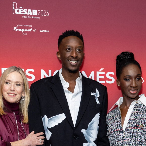 Léa Drucker ( en Chloé, Boucheron et Louboutin), Ahmed Sylla et Eye Haïdara (Chanel) au photocall du dîner des nommés au Cesar 2023 au Fouquet's à Paris le 6 février 2023. © Olivier Borde / Bestimage