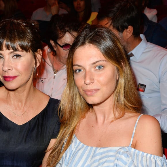 Mathilda May et sa fille Sarah - ''Le Point Virgule fait l'Olympia'' fête son 10e anniversaire à l'Olympia de Paris, le 10 juin 2017. © Guirec Coadic/Bestimage