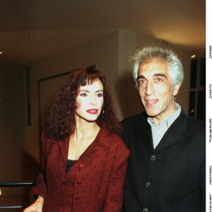 Gérald Darmon et Mathilda May lors de la représentation de la pièce "Pourvu que ça dure" en 1996.