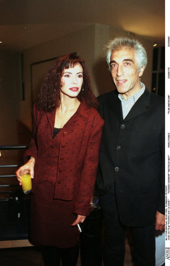Gérald Darmon et Mathilda May lors de la représentation de la pièce "Pourvu que ça dure" en 1996.