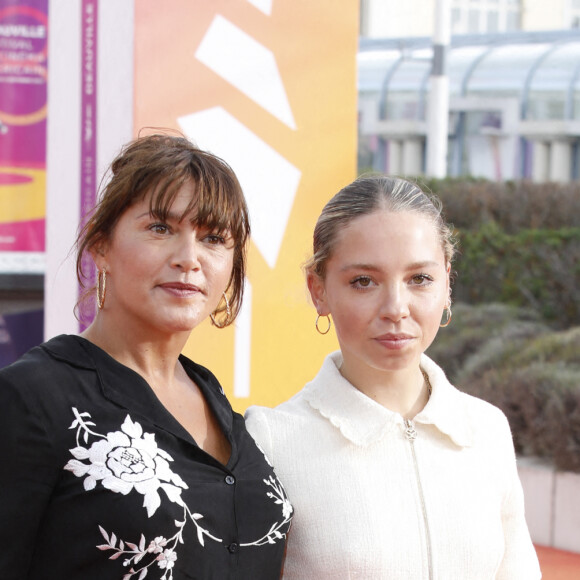 Emma de Caunes et Nina - Première du film "Blonde" lors de la 48e édition du Festival du film américain de Deauville le 9 septembre 2022. © Denis Guignebourg / Bestimage