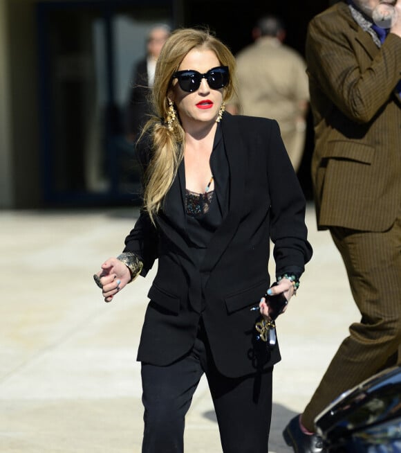 Lisa Marie Presley, la fille de l'immense star du rock a tout perdu de l'héritage de son père) - Exclusif - Lisa Marie Presley assiste aux obsèques de son grand-père, Joseph Beaulieu à Los Angeles le 14 janvier 20118.