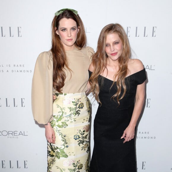 Riley Keough et sa mère Lisa Marie Presley - People à la 24ème édition de la soirée 'Elle Women in Hollywood Awards' à Beverly Hills, le 16 octobre 2017. 
