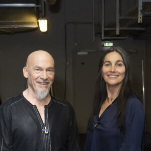 Exclusif - Florent Pagny et sa femme Azucena - Backstage de l'émission spéciale "Unis pour l'Ukraine" à la Maison de la Radio et de la Musique, diffusée en direct sur France 2 et présentée par Nagui et Leïla.Kaddour à Paris le 8 mars 2022.  © Cyril Moreau / Jack Tribeca / Bestimage
