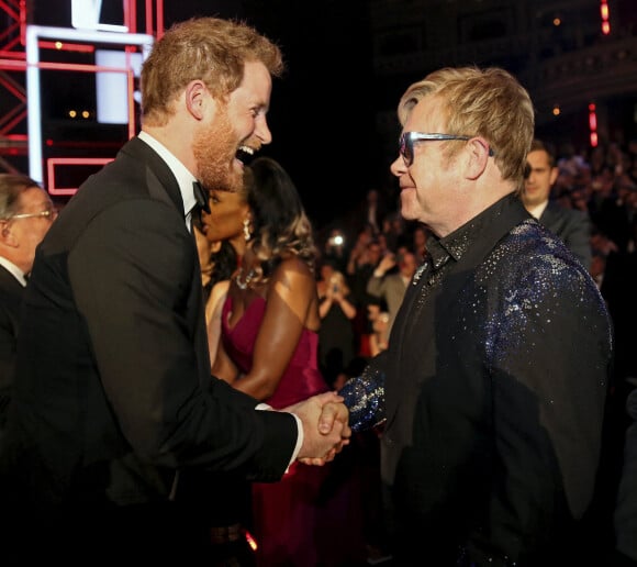 Prince Harry et Sir Elton John - Le prince Harry à la soirée "Royal Variety Performance" au Albert Hall à Londres, le 13 novembre 2015 