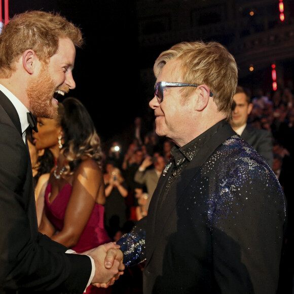 Prince Harry et Sir Elton John - Le prince Harry à la soirée "Royal Variety Performance" au Albert Hall à Londres, le 13 novembre 2015 