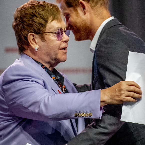 Elton John et le prince Harry participent à la conférence internationale "AIDS" à Amsterdam aux Pays-Bas le 24 juillet 2018.