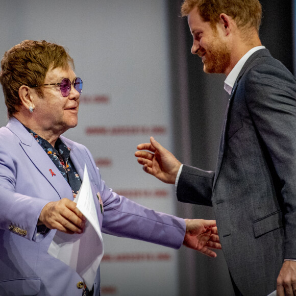 Elton John et le prince Harry participent à la conférence internationale "AIDS" à Amsterdam aux Pays-Bas le 24 juillet 2018.