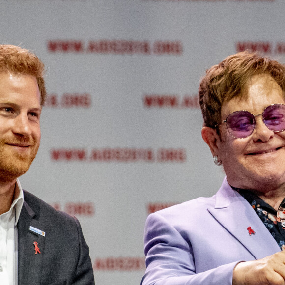 Elton John et le prince Harry participent à la conférence internationale "AIDS" à Amsterdam aux Pays-Bas le 24 juillet 2018.