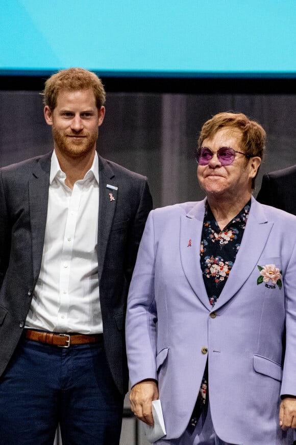 Elton John et le prince Harry participent à la conférence internationale "AIDS" à Amsterdam aux Pays-Bas le 24 juillet 2018.