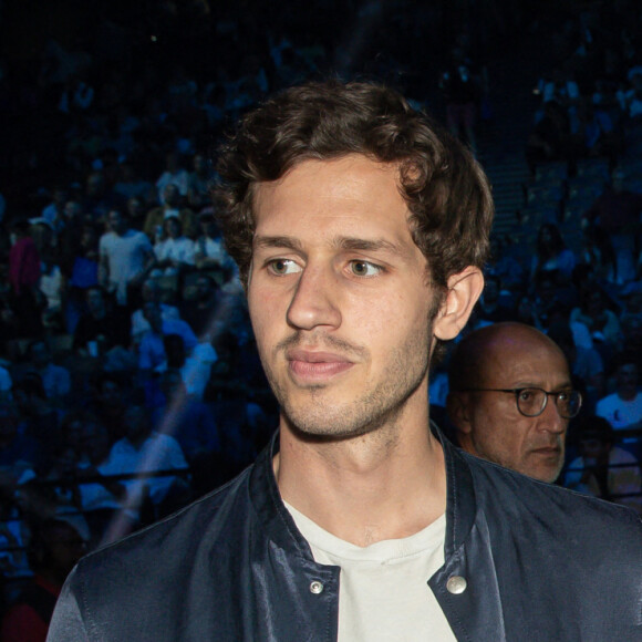 Paul Belmondo et son fils Victor Belmondo - Les célébrités assistent au combat de boxe opposant le français Tony Yoka au congolais Martin Bakula à l'AccorHotels Arena à Paris, France, le 14 mai 2022. © Aurelien Morissard/Panoramic/Bestimage