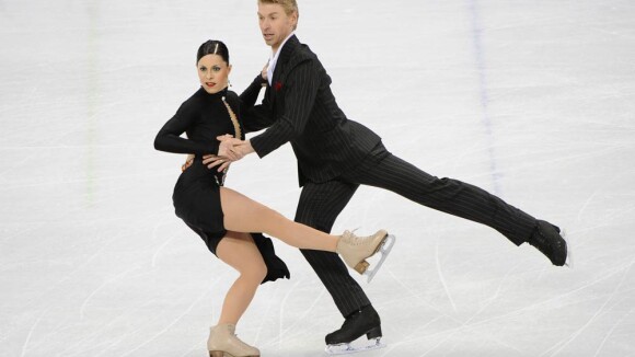 Isabelle Delobel et Olivier Schoenfelder : démarrage timide pour les Français en patinage artistique aux JO...