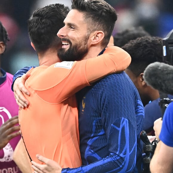 Olivier Giroud -Hugo Lloris au match de demi-finale opposant la France au Maroc lors de la Coupe du Monde 2022 au stade Al-Bayt, à Doha, Qatar, le 14 décembre 2022. La France a gagné 2-0. © Philippe Perusseau/Bestimage 