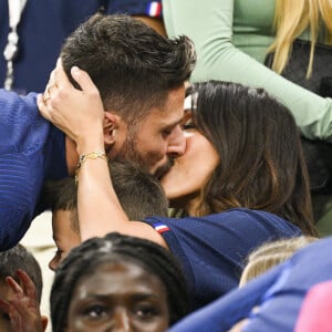 GIROUD Olivier (FRA) embrassant sa femme Jennifer - People et joueurs en famille dans les tribunes lors du match de demi-finale "France - Maroc" lors de la Coupe du Monde 2022 au Qatar (FIFA World Cup Qatar 2022). © JB Autissier / Panoramic / Bestimage 