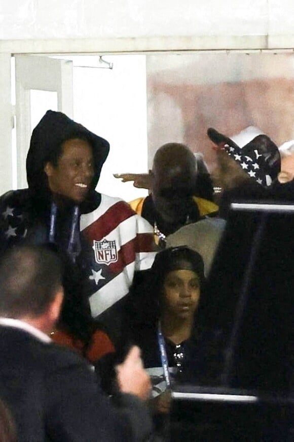 Exclusif - ASAP Rocky avec son fils et Jay Z quittent la finale du Super Bowl 57 à Glendale le 12 février 2023.