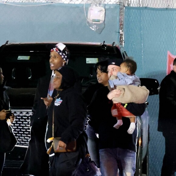 Exclusif - ASAP Rocky avec son fils et Jay Z quittent la finale du Super Bowl 57 à Glendale le 12 février 2023.