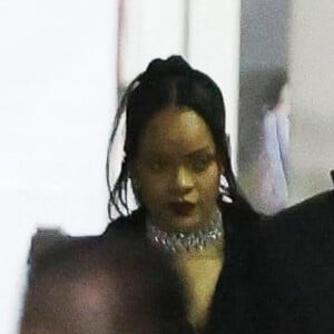 Exclusif - Rihanna (enceinte de son deuxième enfant) quitte la finale du Super Bowl 57 à Glendale