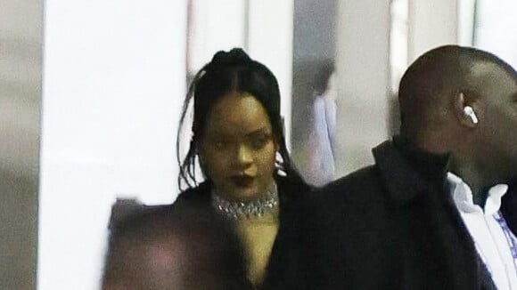 Rihanna enceinte : son fils lové dans les bras d'A$AP Rocky au Super Bowl, la famille au complet et très lookée !