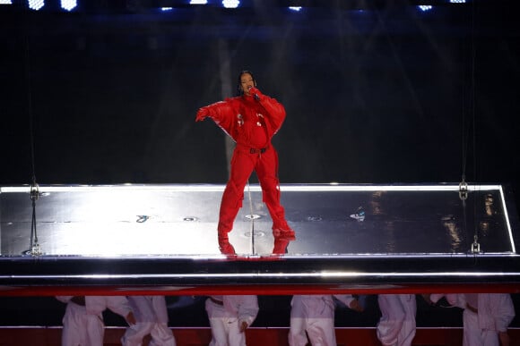 Rihanna (enceinte de son deuxième enfant) est en concert lors de la mi-temps du Super Bowl 57 à Glendale le 12 février 2023. © Charles Baus/CSM via ZUMA Press Wire / Bestimage