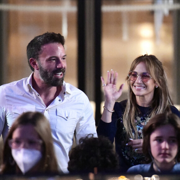 Semi-exclusif - Ben Affleck et sa femme Jennifer Affleck (Lopez) quittant l'hôtel Crillon à Paris