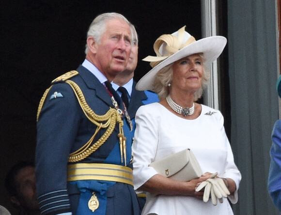 Le fils cadet de la famille aurait, selon eux, annoncé des exigences à respecter avant de confirmer sa venue au couronnement. 
Le prince Charles, Camilla Parker Bowles, duchesse de Cornouailles - La famille royale d'Angleterre lors de la parade aérienne de la RAF pour le centième anniversaire au palais de Buckingham à Londres. Le 10 juillet 2018 